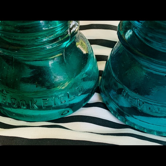 •Antique Glass Aqua Colored Hemingray Insulators ~ Bookends + Farmhouse Decor• - Picture 3 of 4